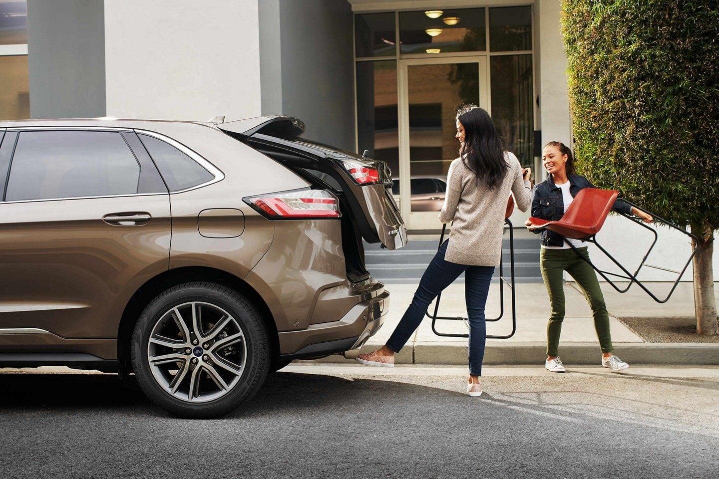 2019-edge-versatility.jpeg 2019 Edge hands free liftgate